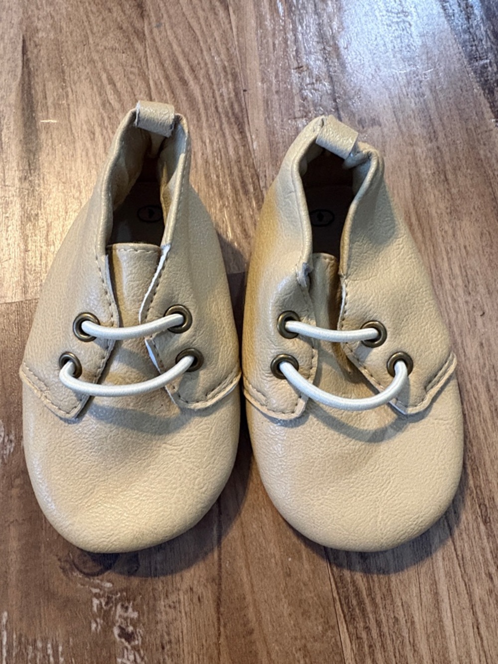 Classic Infant Moccasins in Light Beige — Soft Leather Baby Shoes